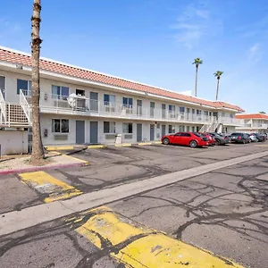 Hotel Super 8 By Wyndham West